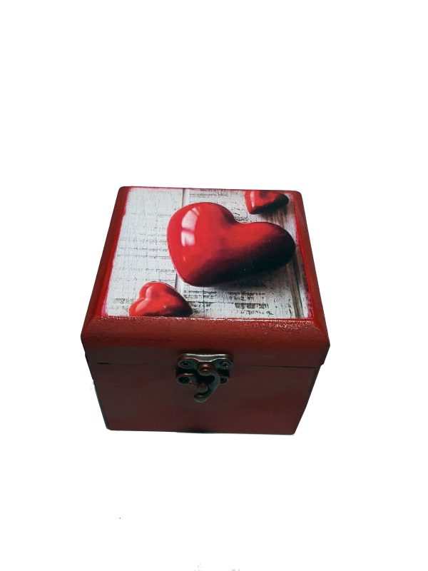 جعبه چوبی طرح قلب قرمز